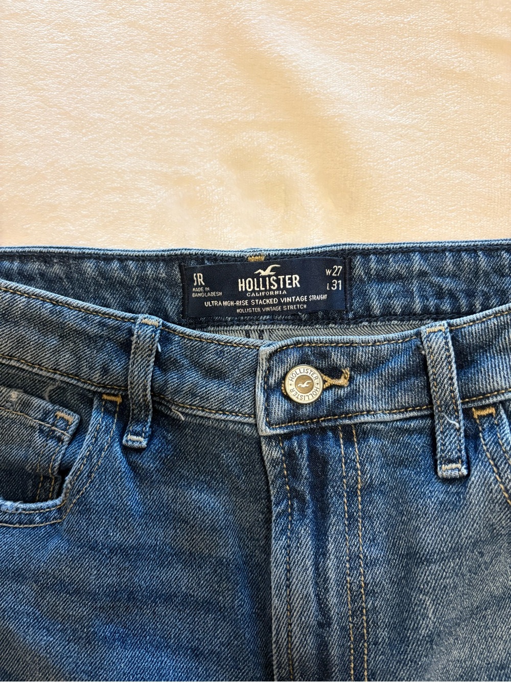 Hollister Women’s Blue Ripped Vintage-Style  Jeans